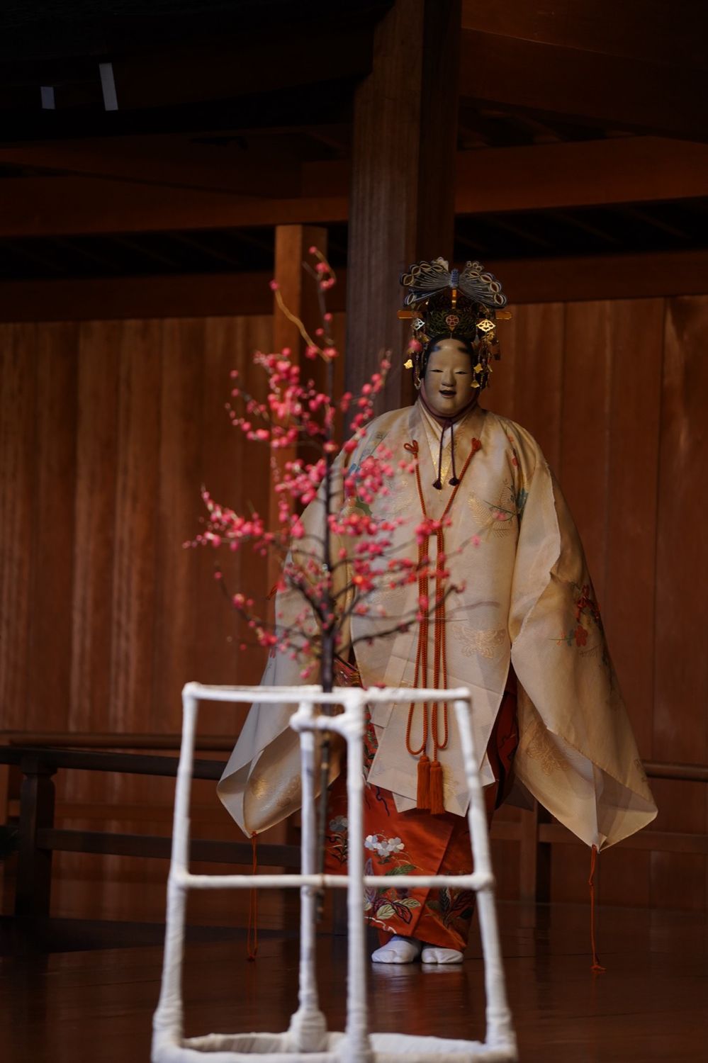 能《胡蝶》紅梅の作り物と立ち姿